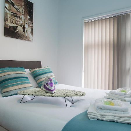 Townhouse @ West Avenue Crewe Bed & Breakfast Eksteriør bilde
