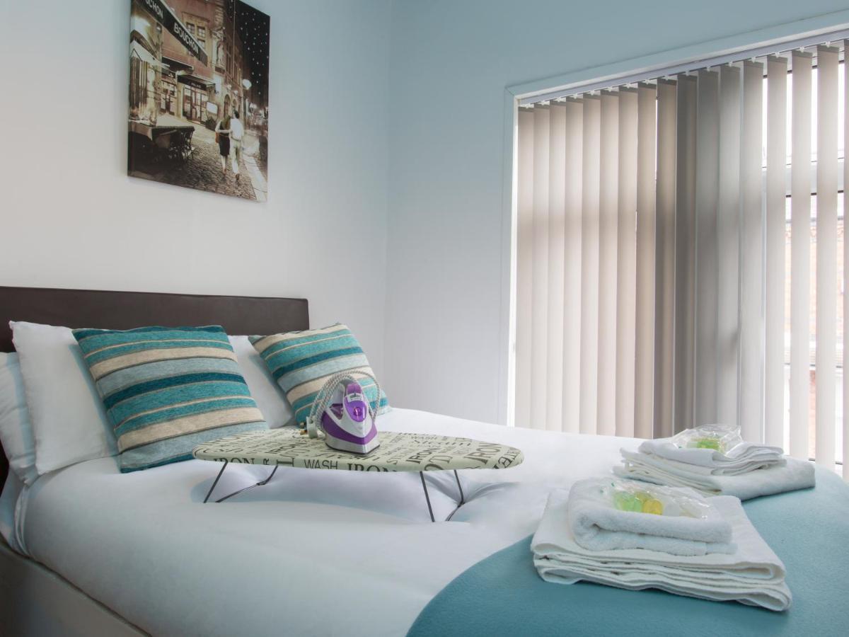 Townhouse @ West Avenue Crewe Bed & Breakfast Eksteriør bilde
