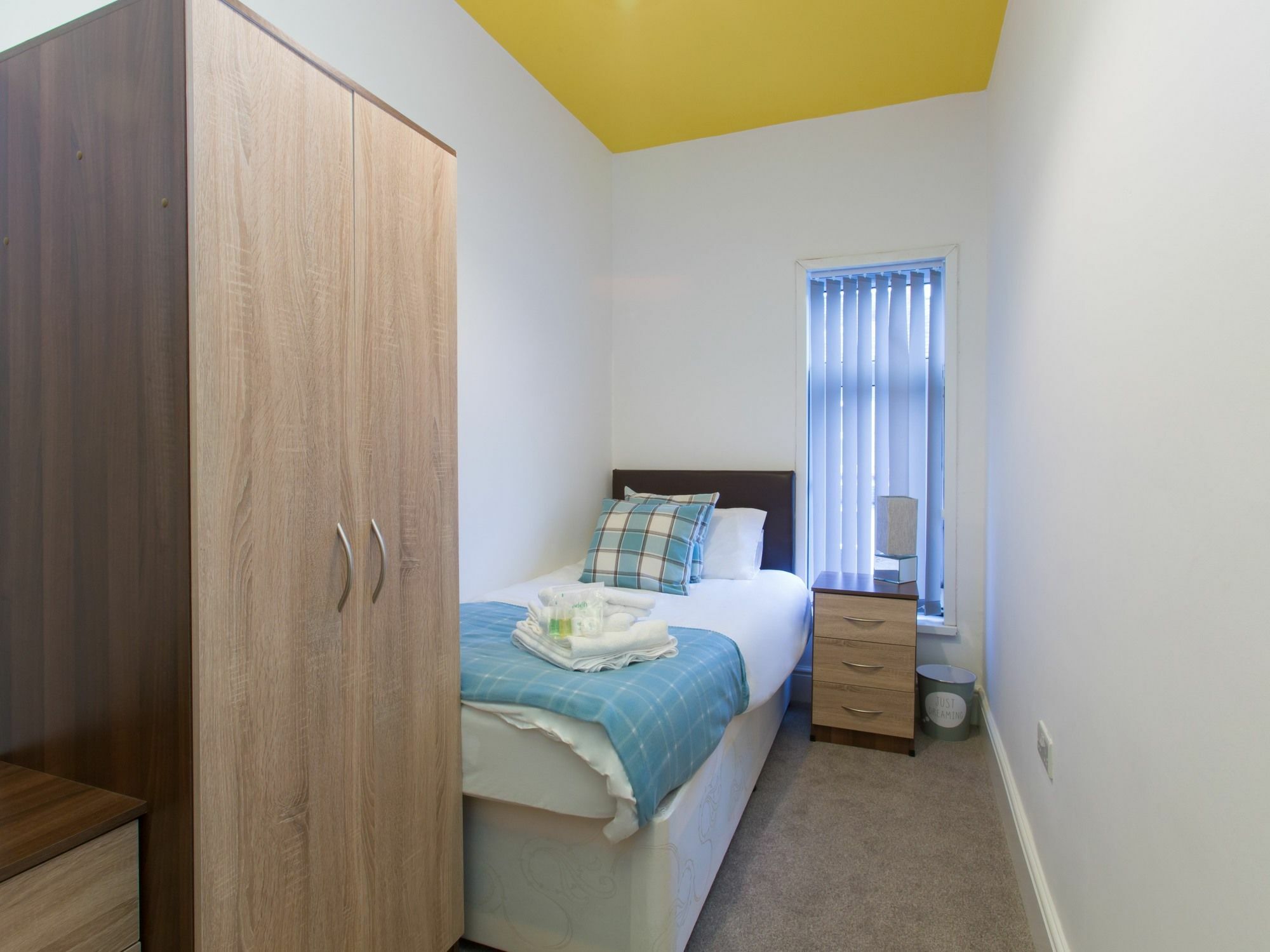 Townhouse @ West Avenue Crewe Bed & Breakfast Eksteriør bilde