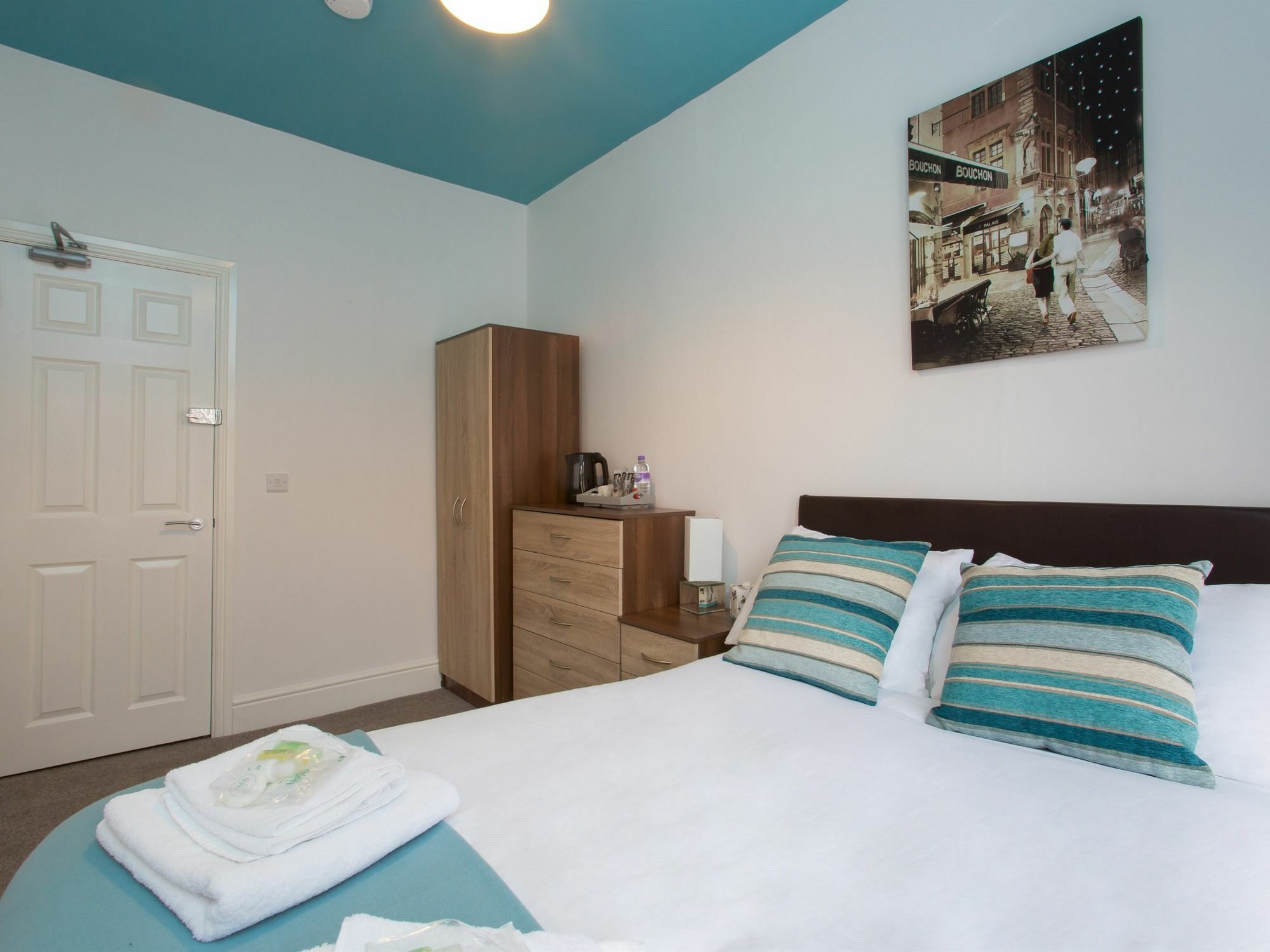 Townhouse @ West Avenue Crewe Bed & Breakfast Eksteriør bilde