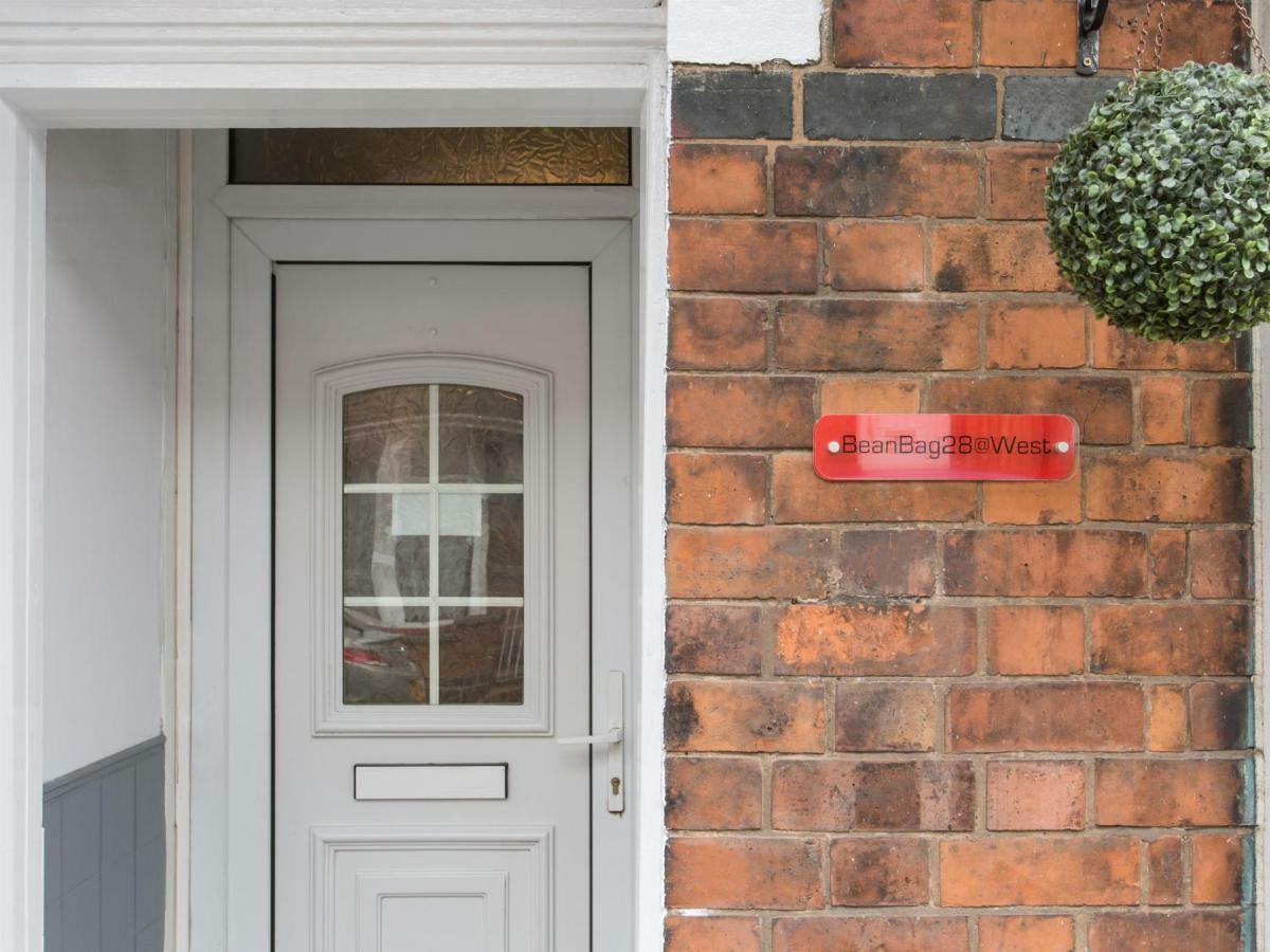 Townhouse @ West Avenue Crewe Bed & Breakfast Eksteriør bilde