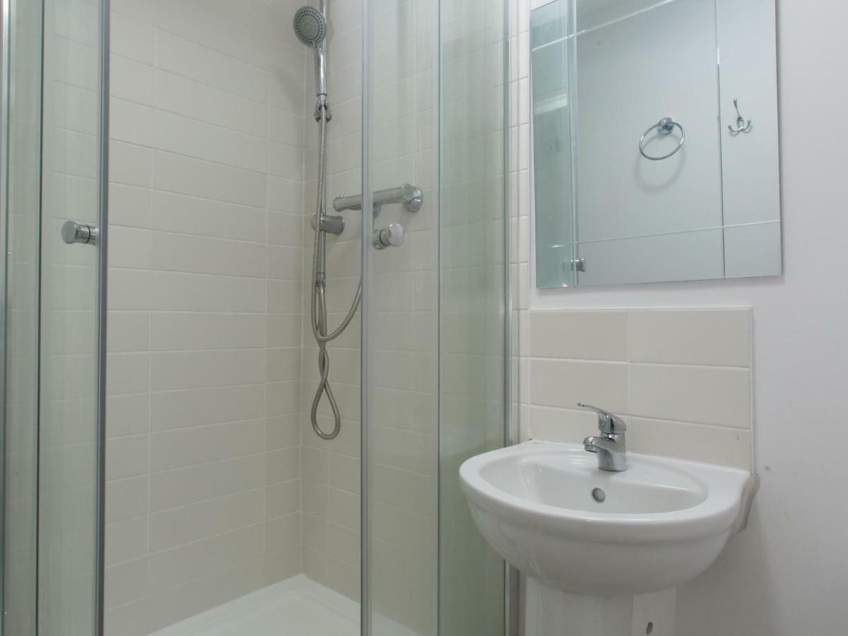 Townhouse @ West Avenue Crewe Bed & Breakfast Eksteriør bilde